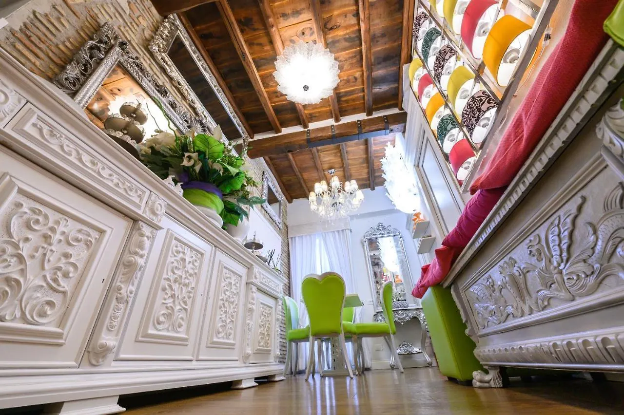 Domus Spagna Frattina Guest House Rome