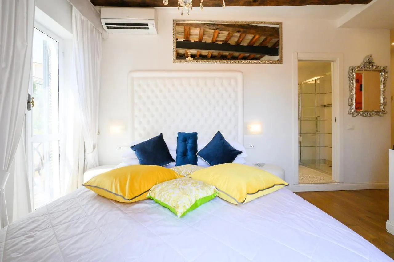 Domus Spagna Frattina Guest House Rome