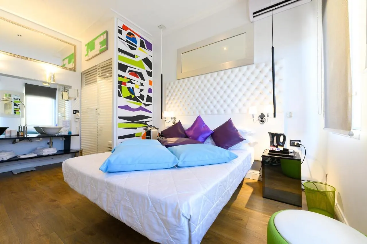 Domus Spagna Frattina Guest House Rome