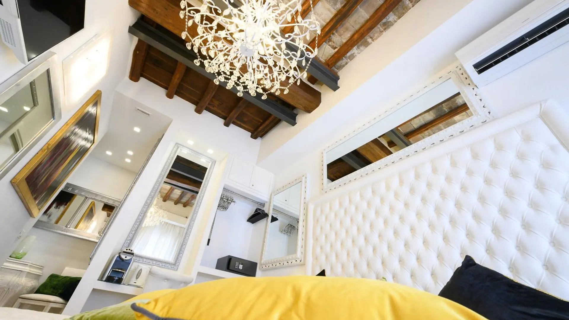 Domus Spagna Frattina Guest House Rome