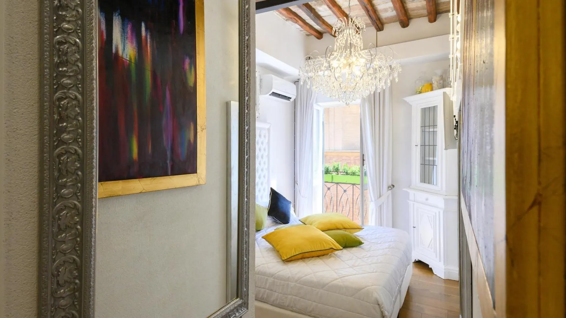 Domus Spagna Frattina Guest House Rome