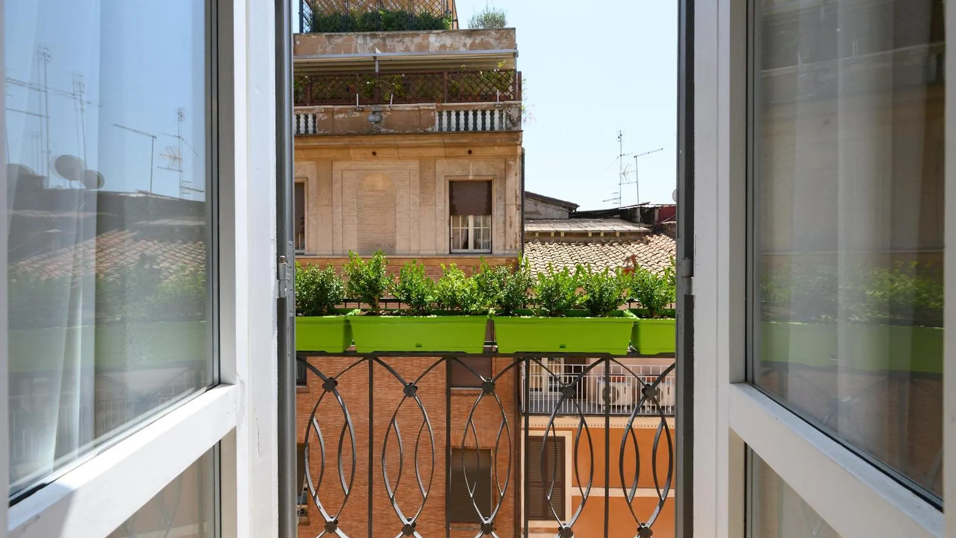 Domus Spagna Frattina Guest House Rome