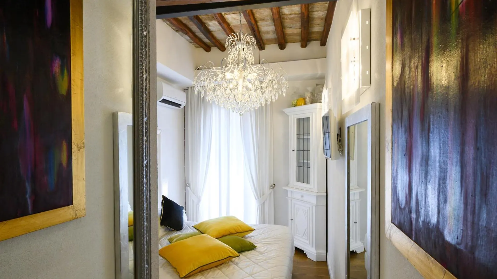 Domus Spagna Frattina Guest House Rome