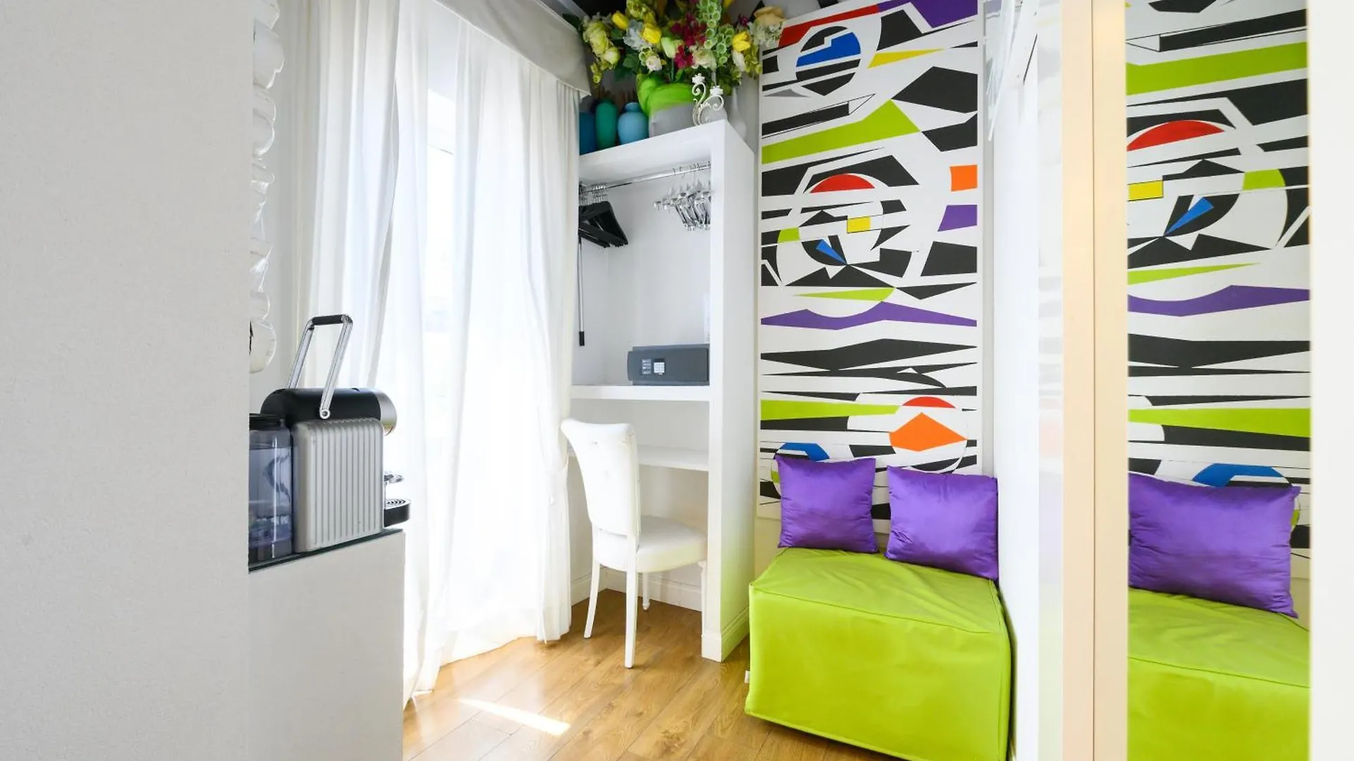 Domus Spagna Frattina Guest House Rome