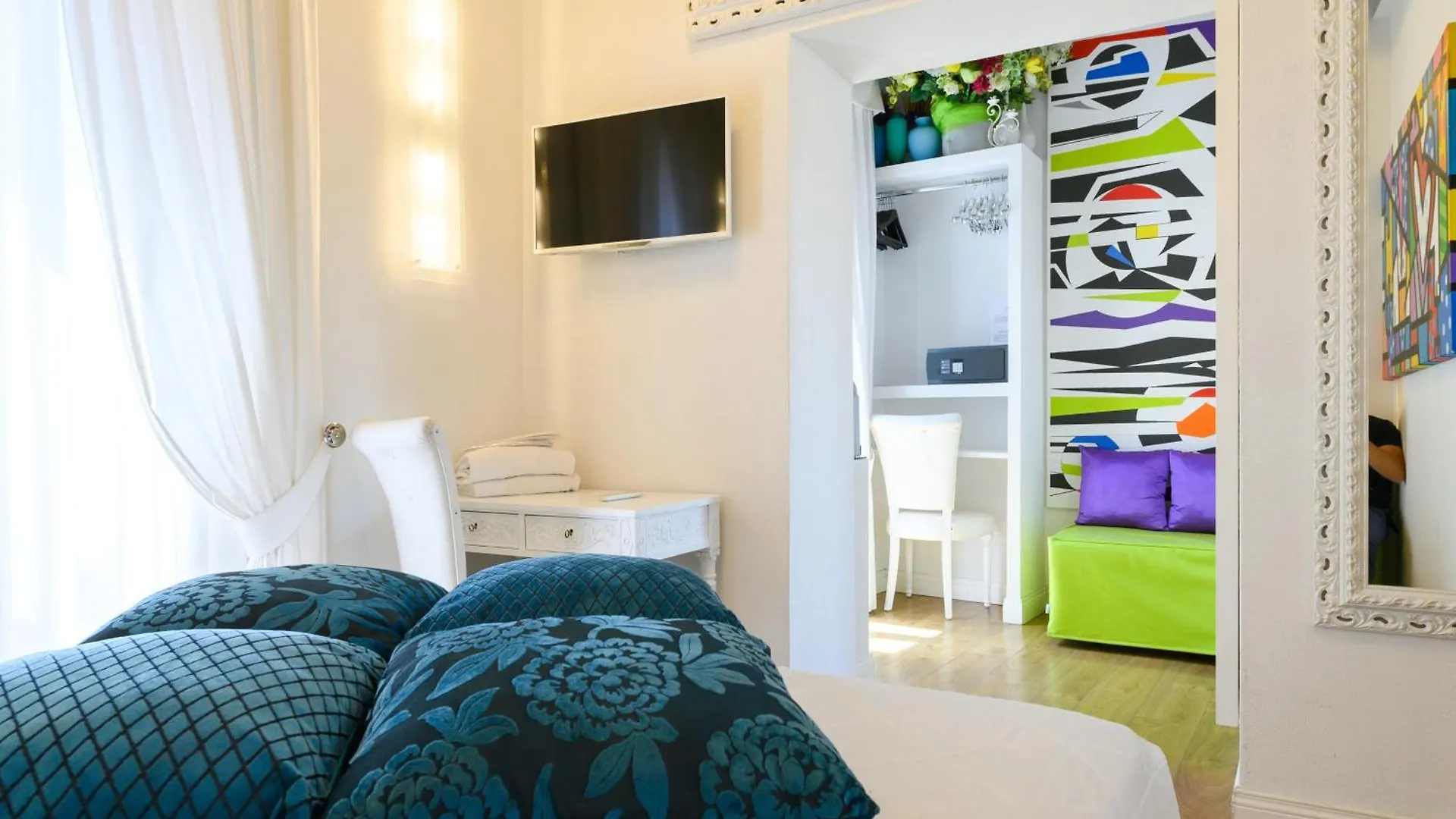 Domus Spagna Frattina Guest House Rome